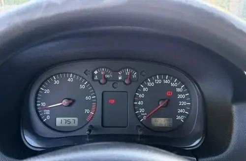 VOLKSWAGEN Bora 