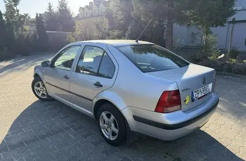 VOLKSWAGEN Bora 
