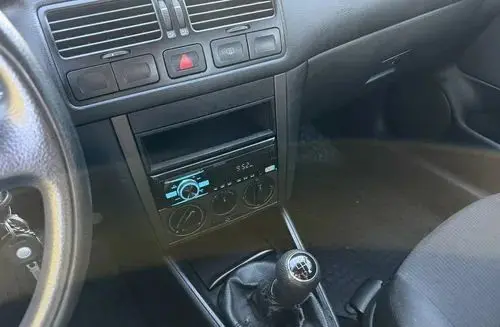 VOLKSWAGEN Bora 