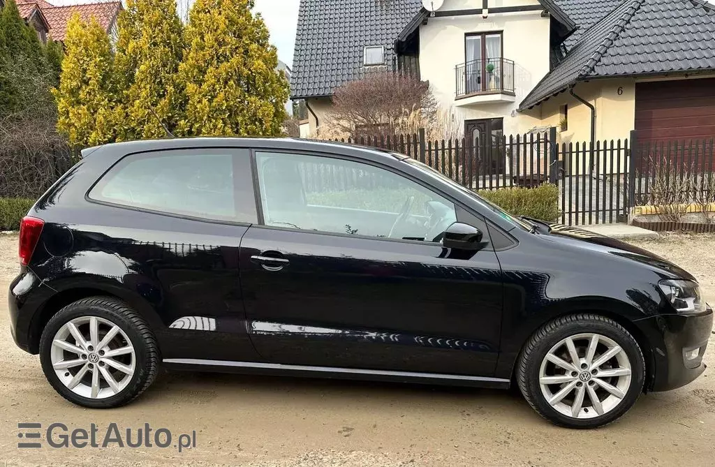 VOLKSWAGEN Polo 