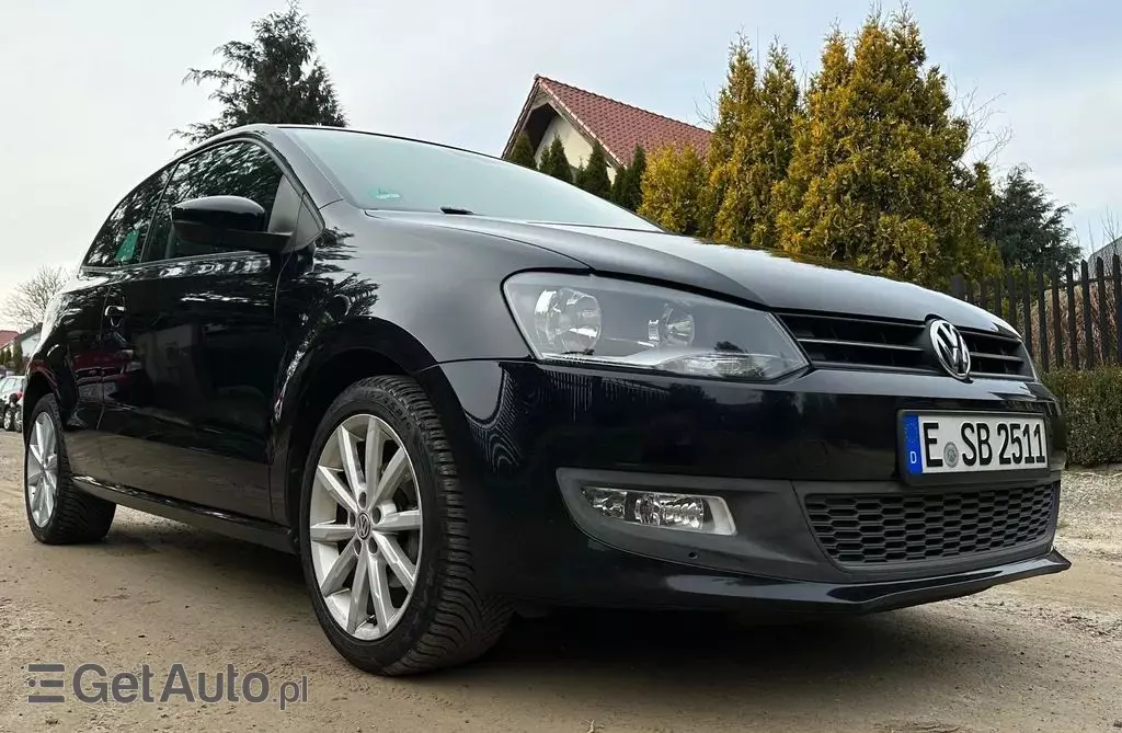 VOLKSWAGEN Polo 