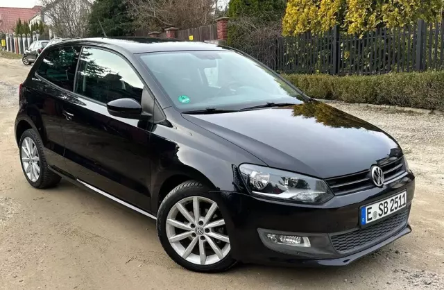VOLKSWAGEN Polo 