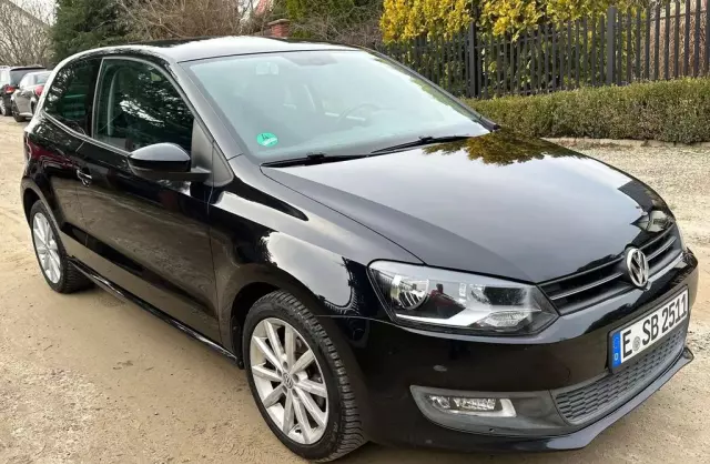 VOLKSWAGEN Polo 