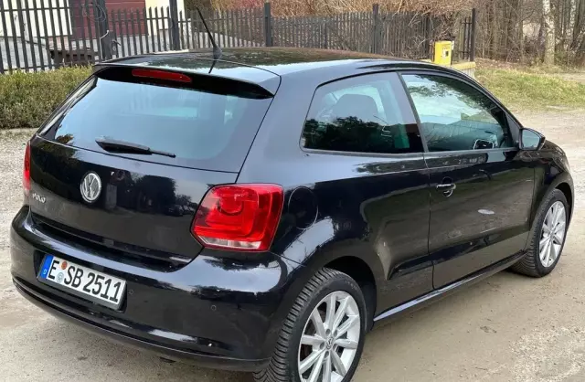 VOLKSWAGEN Polo 