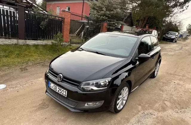 VOLKSWAGEN Polo 