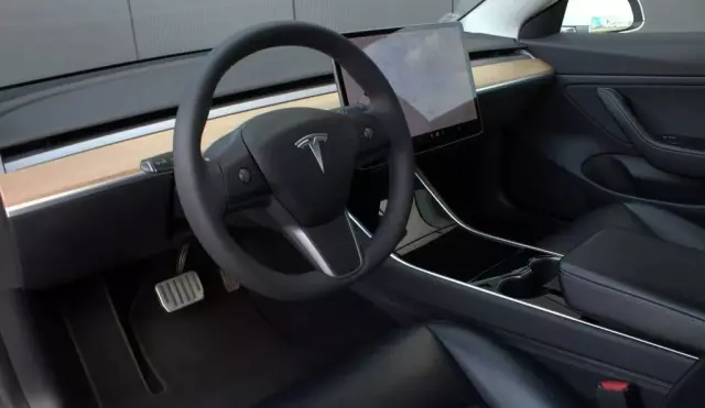 TESLA Model 3 