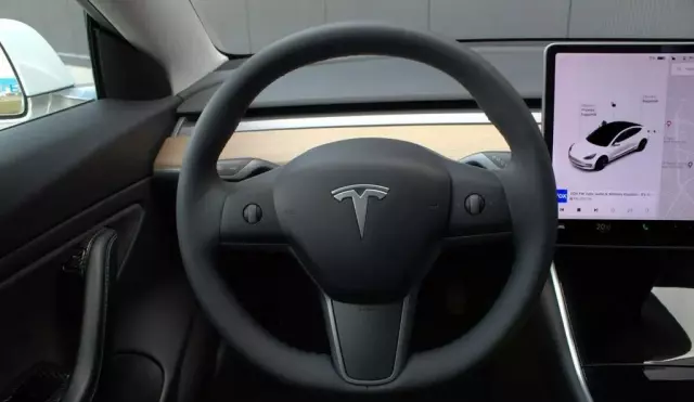 TESLA Model 3 