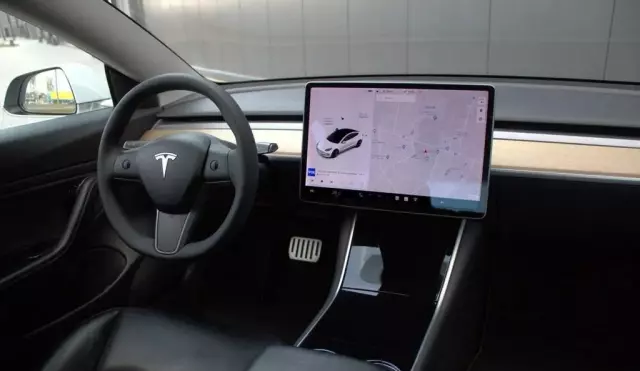 TESLA Model 3 