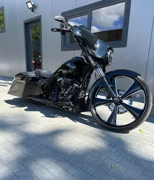 HARLEY-DAVIDSON Street 