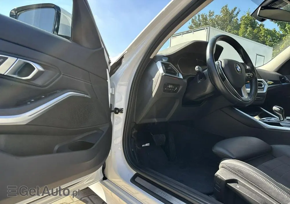 BMW Seria 3 318i Sport Line