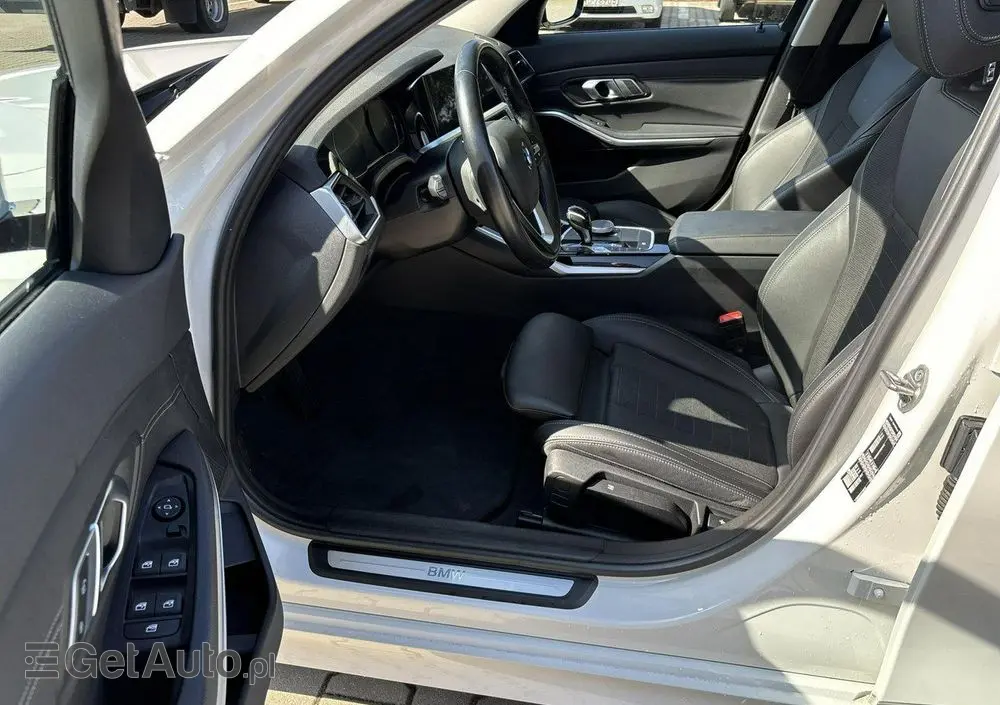 BMW Seria 3 318i Sport Line