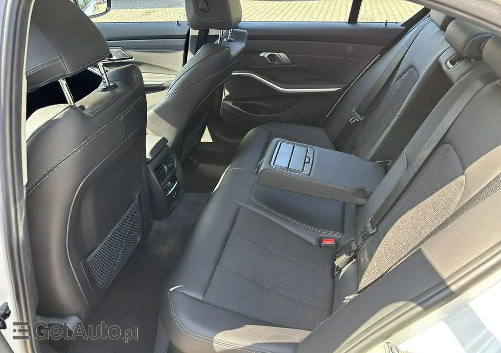 BMW Seria 3 318i Sport Line