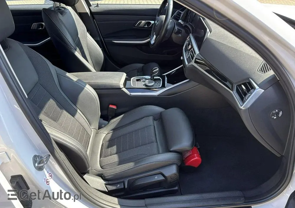 BMW Seria 3 318i Sport Line