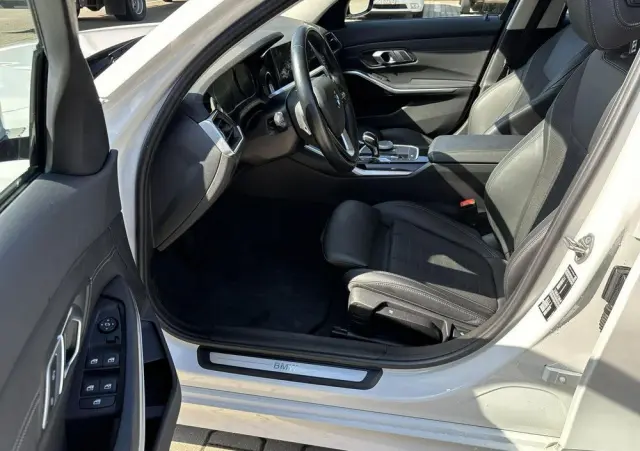 BMW Seria 3 318i Sport Line