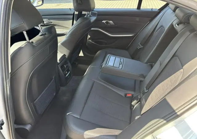 BMW Seria 3 318i Sport Line