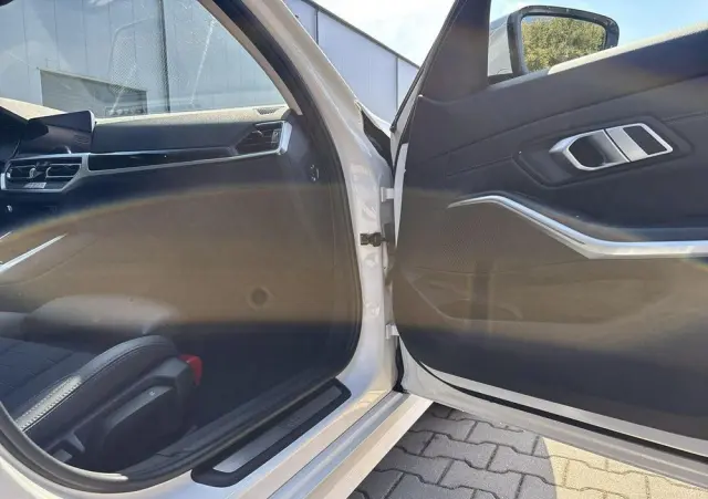 BMW Seria 3 318i Sport Line