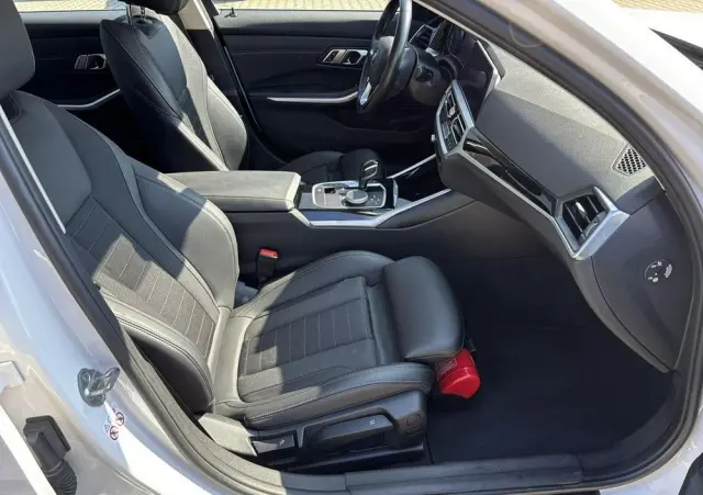 BMW Seria 3 318i Sport Line