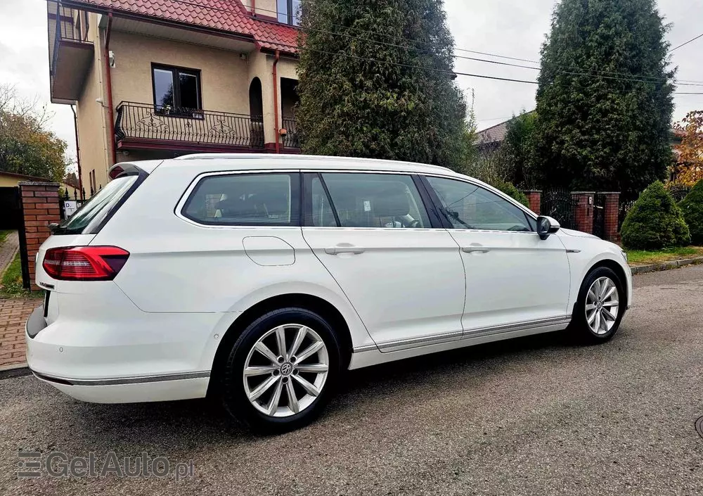 VOLKSWAGEN Passat Variant 2.0 TDI SCR 4Motion DSG Highline