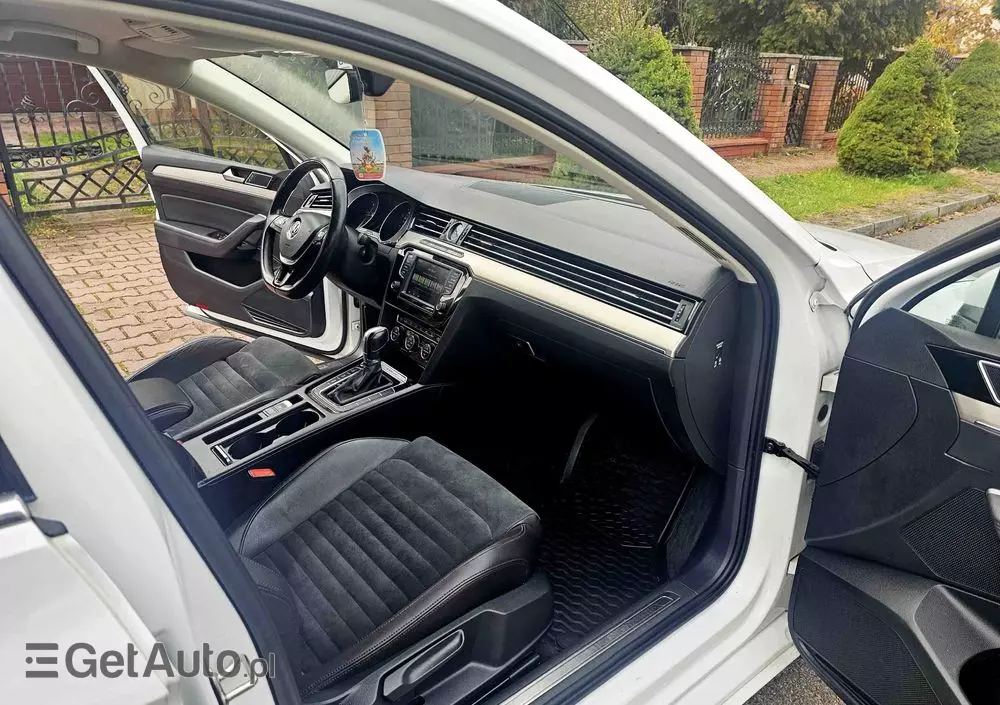VOLKSWAGEN Passat Variant 2.0 TDI SCR 4Motion DSG Highline