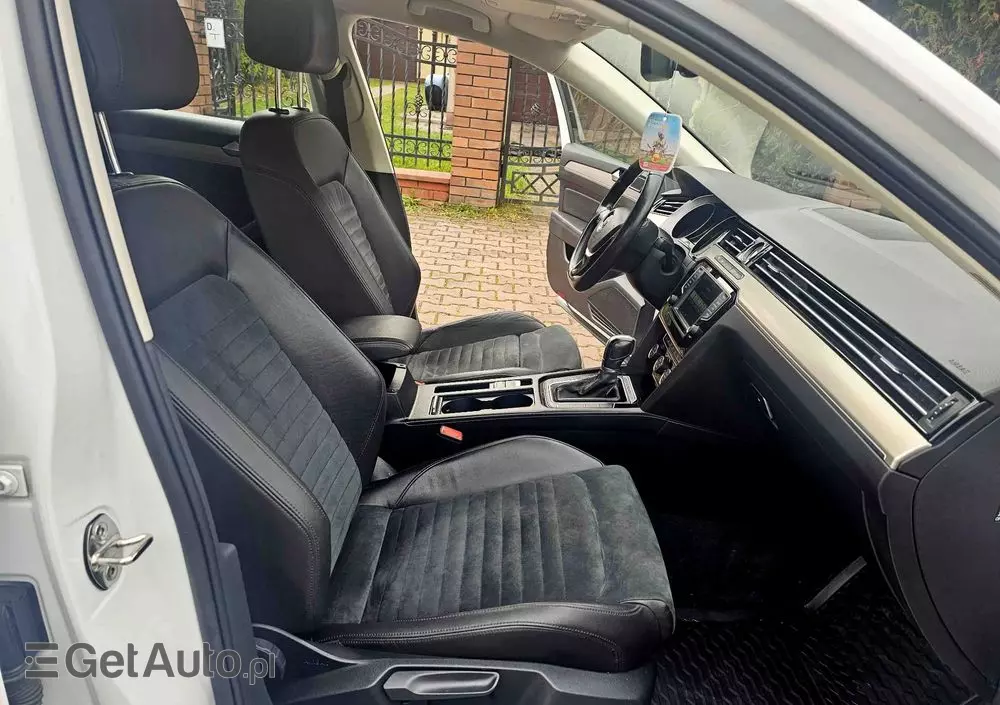 VOLKSWAGEN Passat Variant 2.0 TDI SCR 4Motion DSG Highline