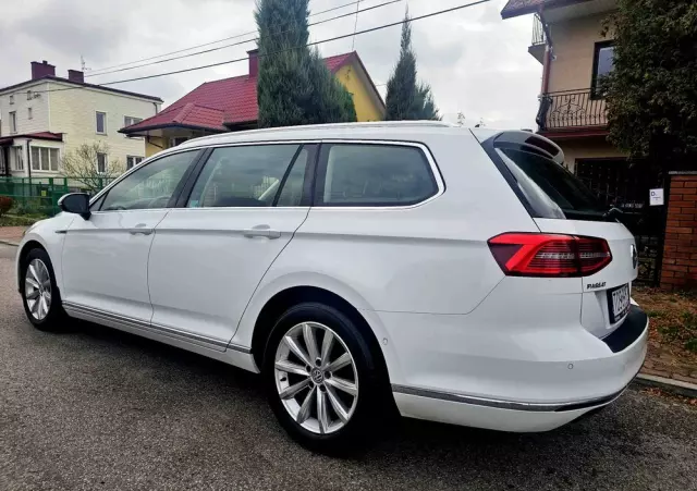 VOLKSWAGEN Passat Variant 2.0 TDI SCR 4Motion DSG Highline