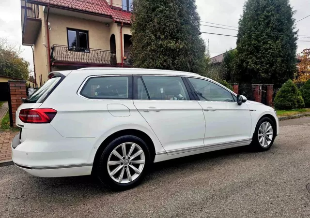 VOLKSWAGEN Passat Variant 2.0 TDI SCR 4Motion DSG Highline