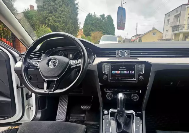 VOLKSWAGEN Passat Variant 2.0 TDI SCR 4Motion DSG Highline