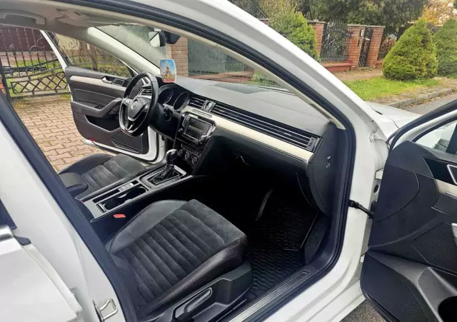 VOLKSWAGEN Passat Variant 2.0 TDI SCR 4Motion DSG Highline