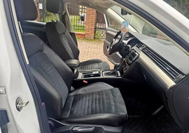 VOLKSWAGEN Passat Variant 2.0 TDI SCR 4Motion DSG Highline