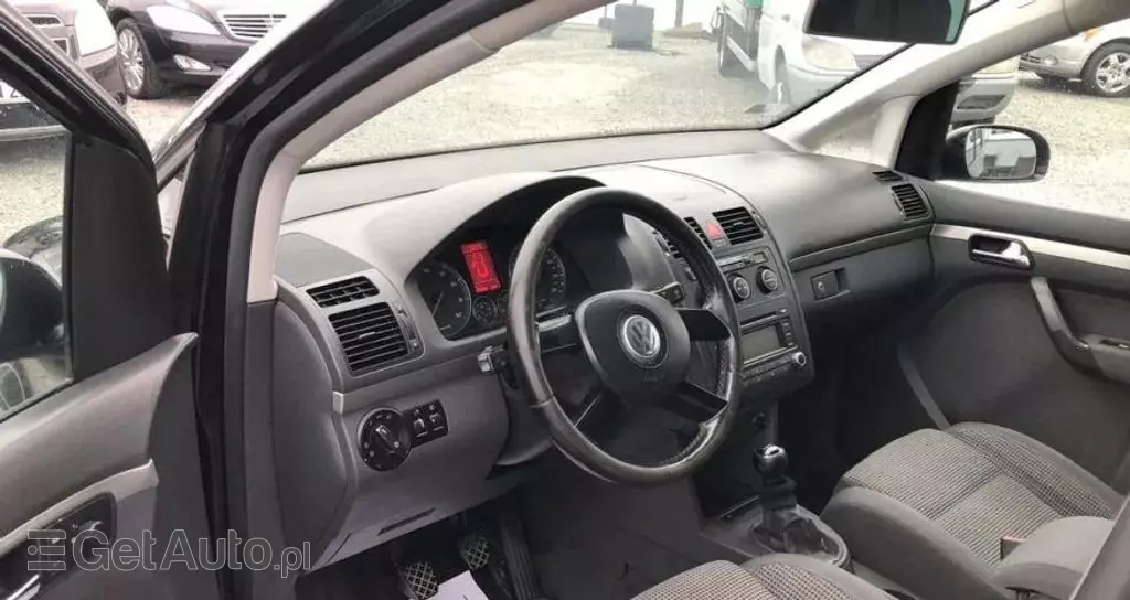 VOLKSWAGEN Touran 