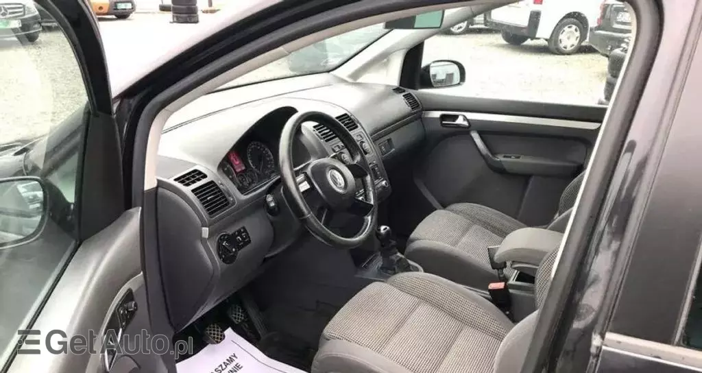 VOLKSWAGEN Touran 