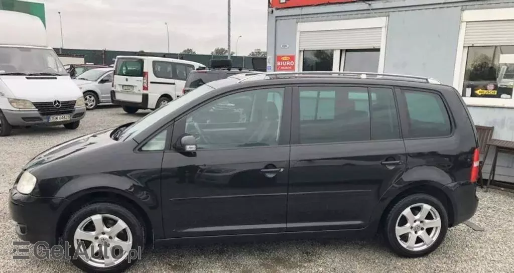 VOLKSWAGEN Touran 