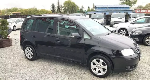 VOLKSWAGEN Touran 