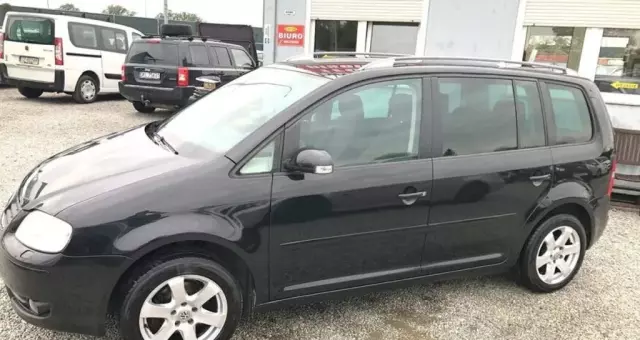 VOLKSWAGEN Touran 