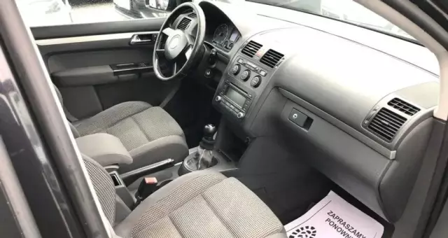 VOLKSWAGEN Touran 