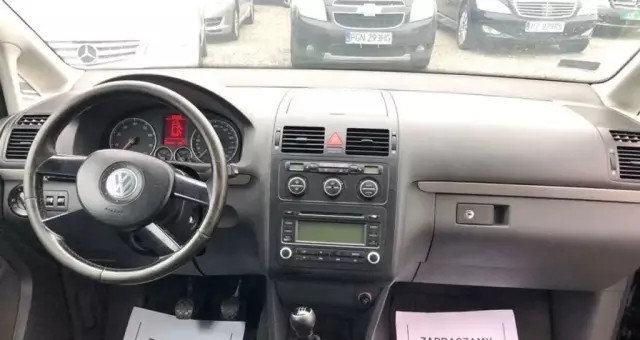 VOLKSWAGEN Touran 