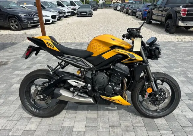 TRIUMPH Street Triple 