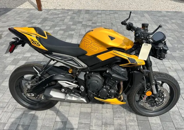 TRIUMPH Street Triple 