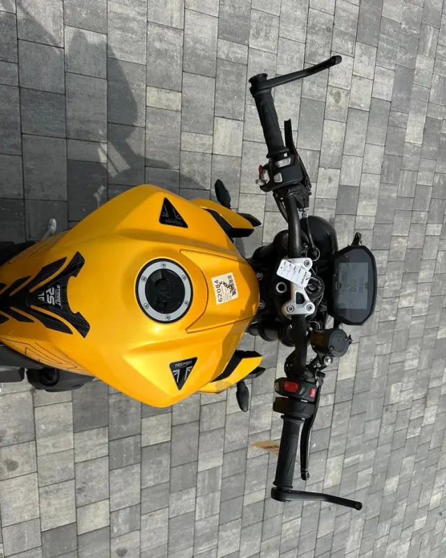 TRIUMPH Street Triple 