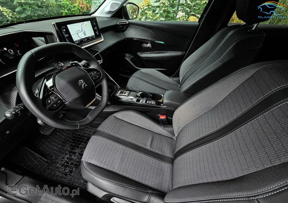 PEUGEOT 208 PureTech 100 EAT8 Active Pack