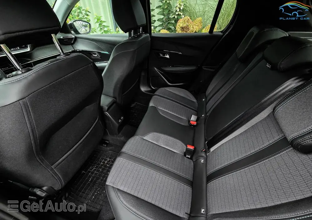 PEUGEOT 208 PureTech 100 EAT8 Active Pack