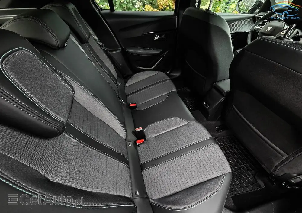 PEUGEOT 208 PureTech 100 EAT8 Active Pack