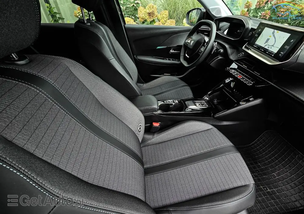 PEUGEOT 208 PureTech 100 EAT8 Active Pack