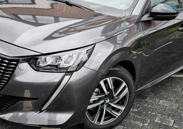 PEUGEOT 208 PureTech 100 EAT8 Active Pack
