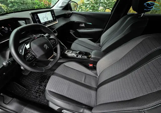 PEUGEOT 208 PureTech 100 EAT8 Active Pack