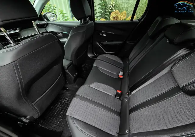 PEUGEOT 208 PureTech 100 EAT8 Active Pack