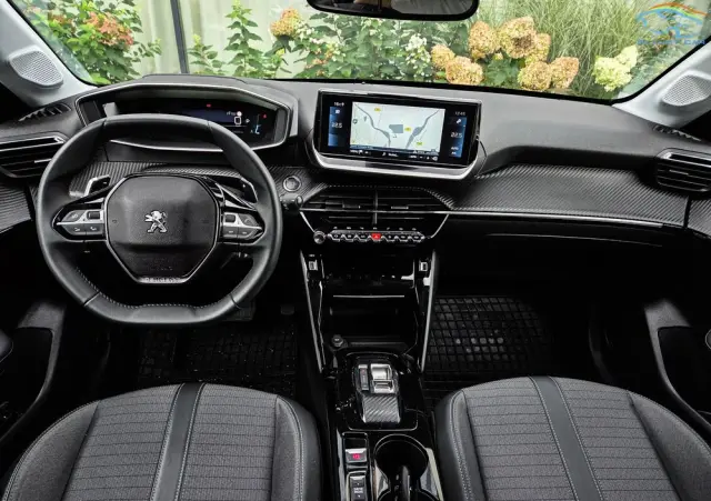 PEUGEOT 208 PureTech 100 EAT8 Active Pack