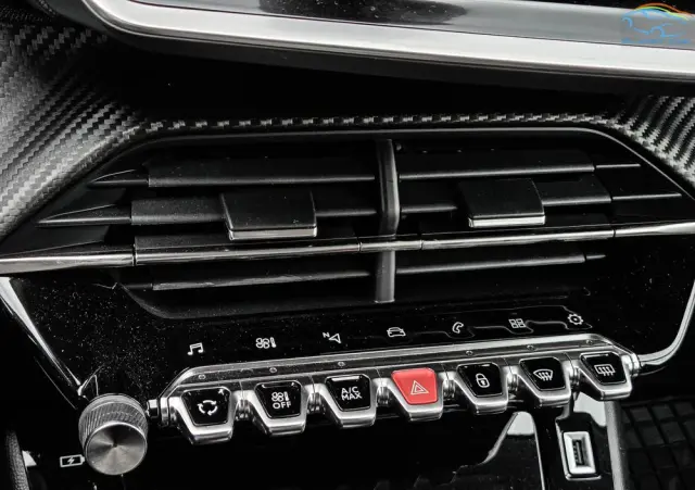 PEUGEOT 208 PureTech 100 EAT8 Active Pack