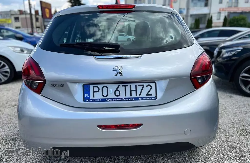 PEUGEOT 208 