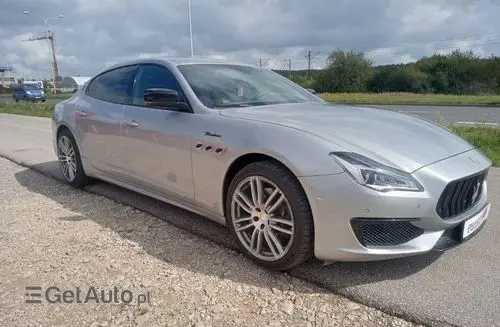 MASERATI Quattroporte 